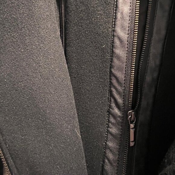 BCBG Wool Short coat with lamb fur collar (detachable) - Picture 6 of 6